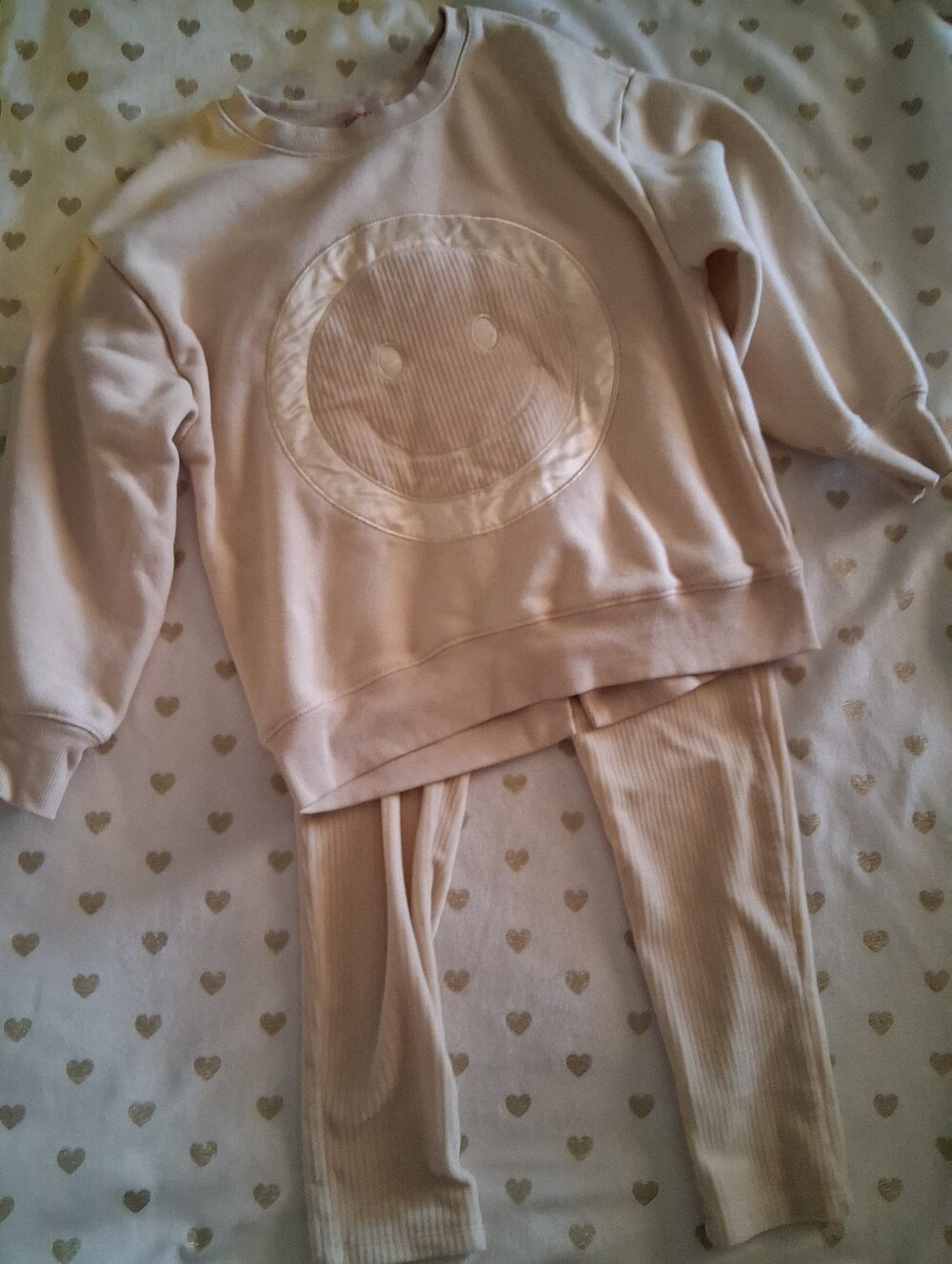 10/$40 Paisley Lane Smiley Sweater & Ribbed Leggings Set